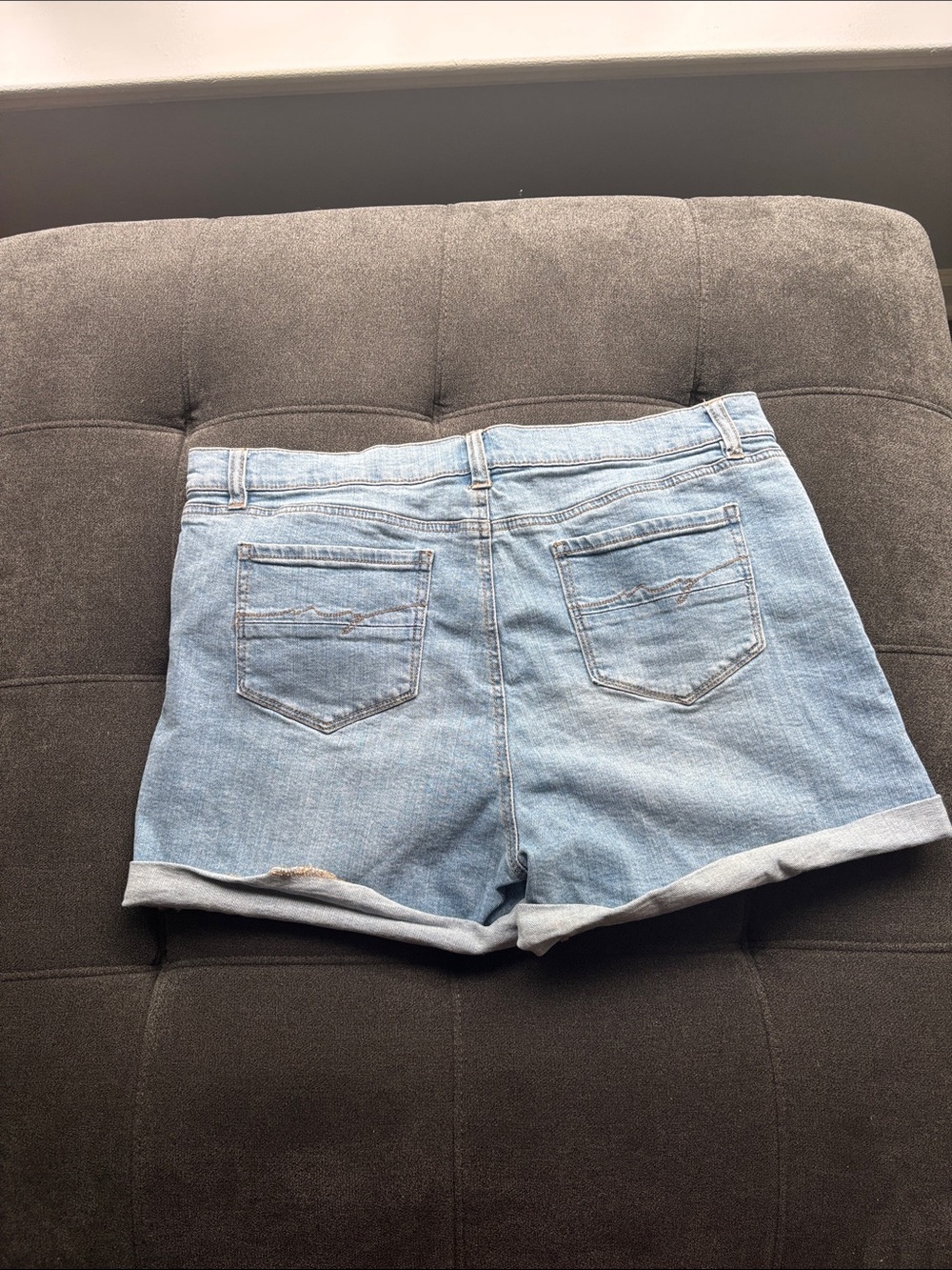New York & Company Light Blue Denim Roll-Cuff Women's Shorts